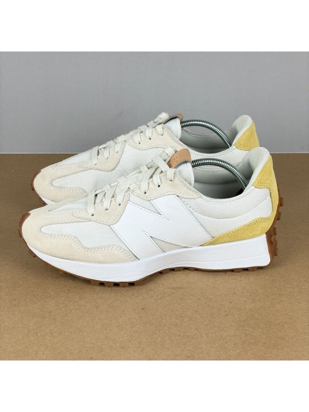 New Balance 327 Lifestyle Sneakers Mens 8.5 Womens 10 White Beige Mustard